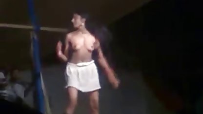 ホwebカメラBusty剥離を示す彼女のボディ 大人 の 遊び 動画